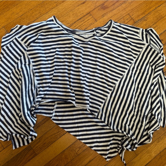 We The Free- FUN & FLATTERING striped top! Leave it flowy or tie a front knot - Picture 7 of 9